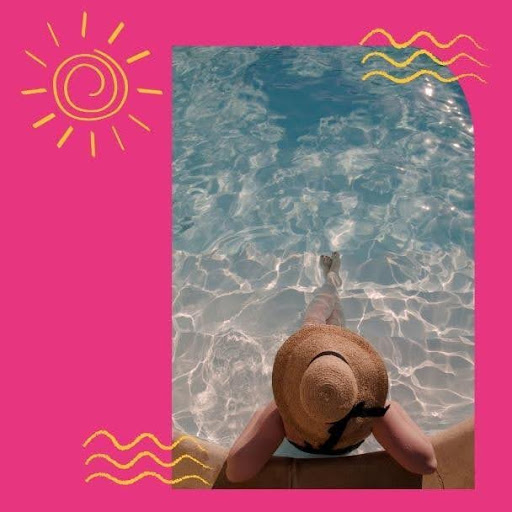 Femme au bord d'une piscine en été, bien-être et protection de la peau pendant la canicule.